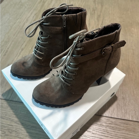 Style & Co. Dark Olive Combat Boots Size 7 Like New - Picture 2 of 12